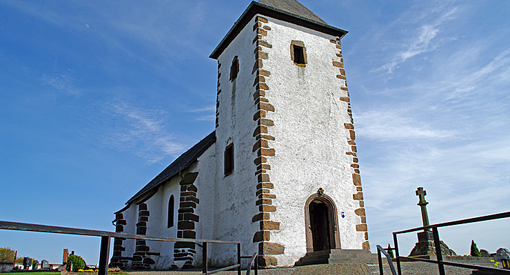 Hoch oben auf dem Berg: die Wehrkirche Berndorf Wehrkirche Berndorf, Foto: Jochen Hank